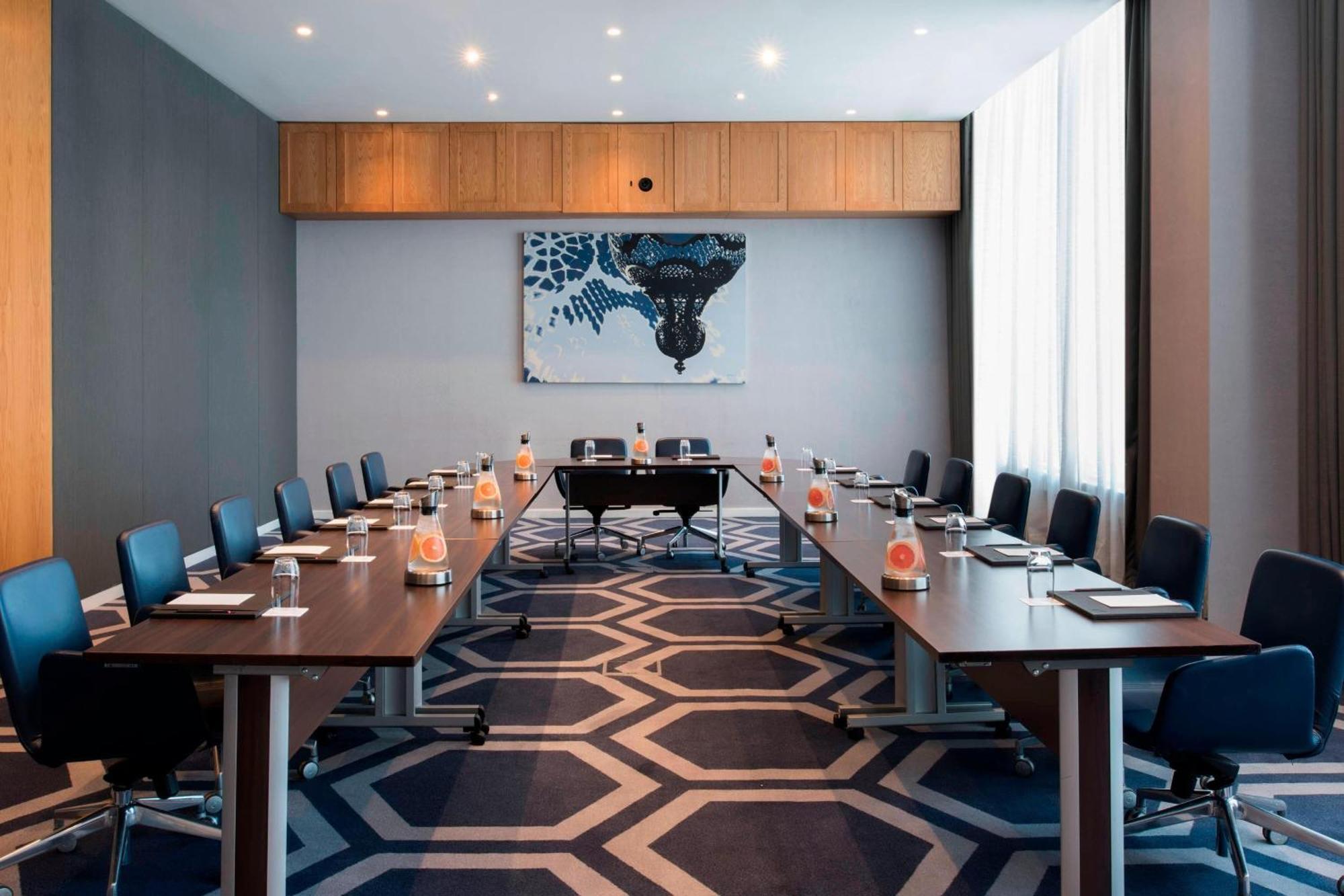W Doha Hotel Exterior photo Meeting room