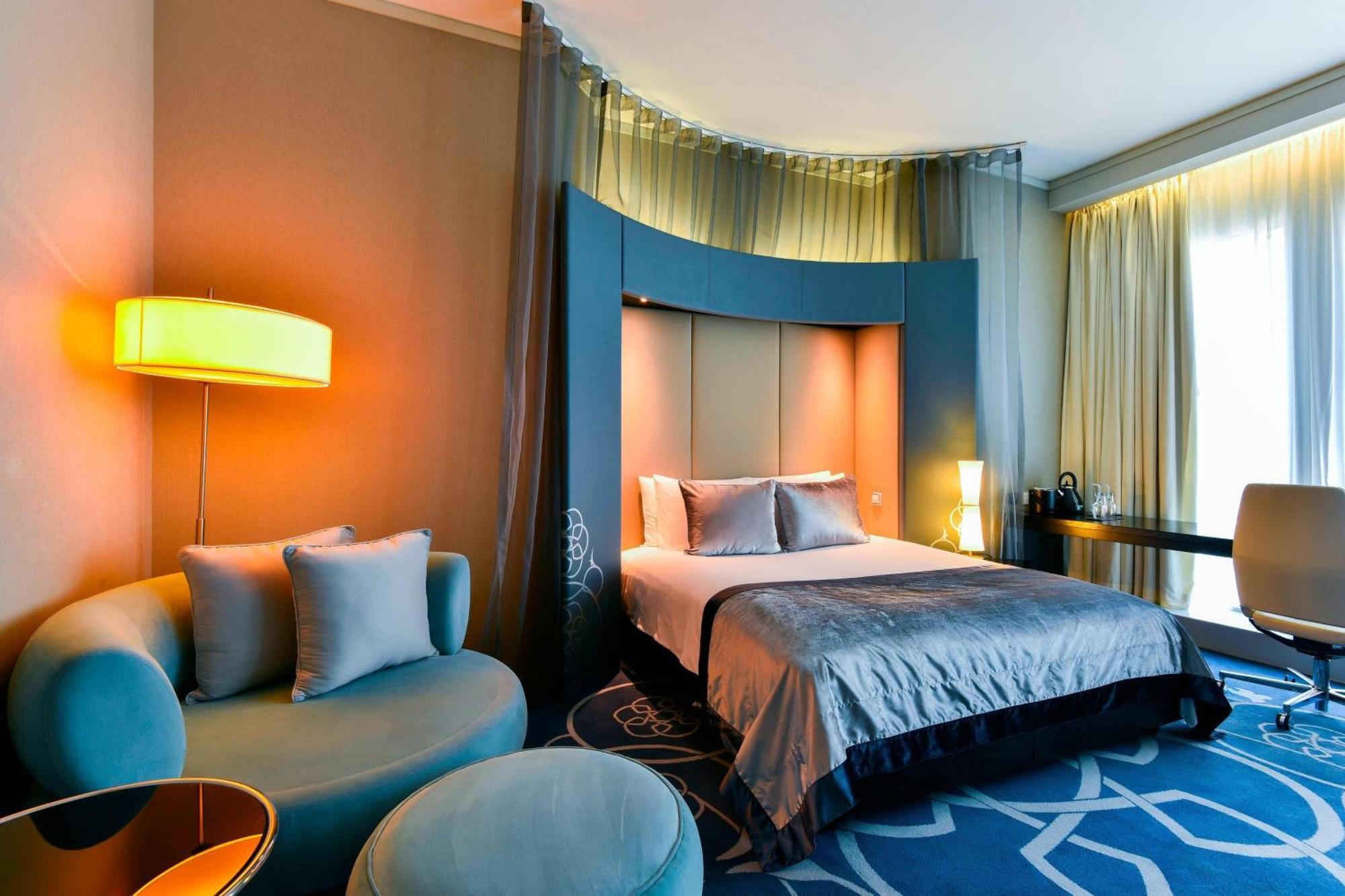 W Doha Hotel Exterior photo A room at the hotel